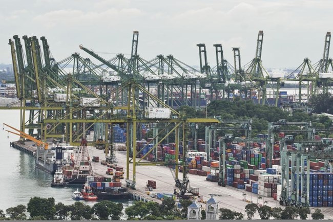 Tình trạng ùn tắc tàu container ở Singapore tràn sang cảng Malaysia  (09/07/2024)